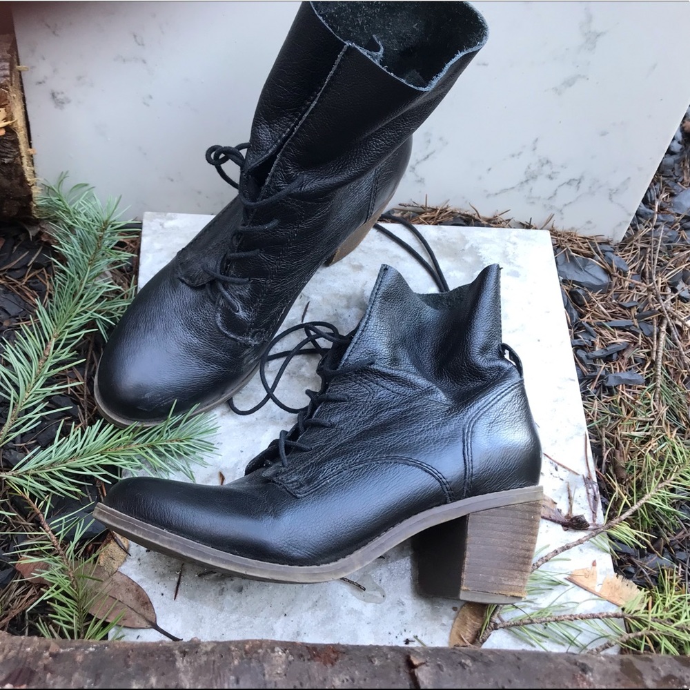 Steve Madden black boots